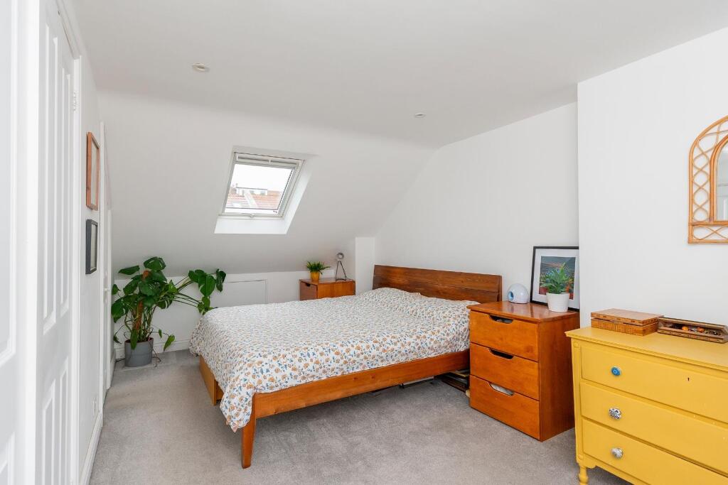 4D7RWH - Bedroom B.jpg