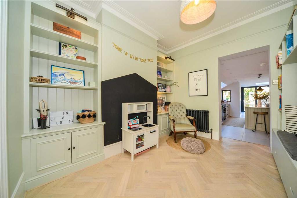 Sitting/Play room