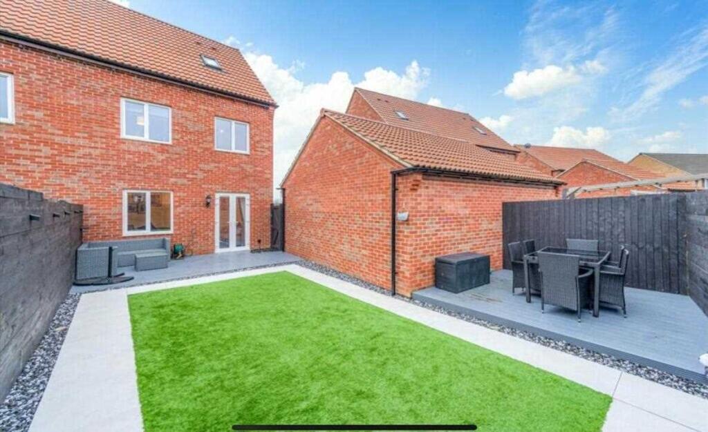 REAR GARDEN -