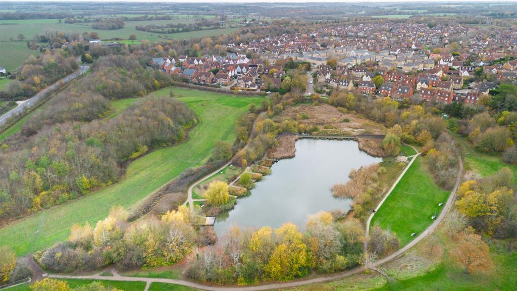 Brook Farm Close Drone-3.jpg