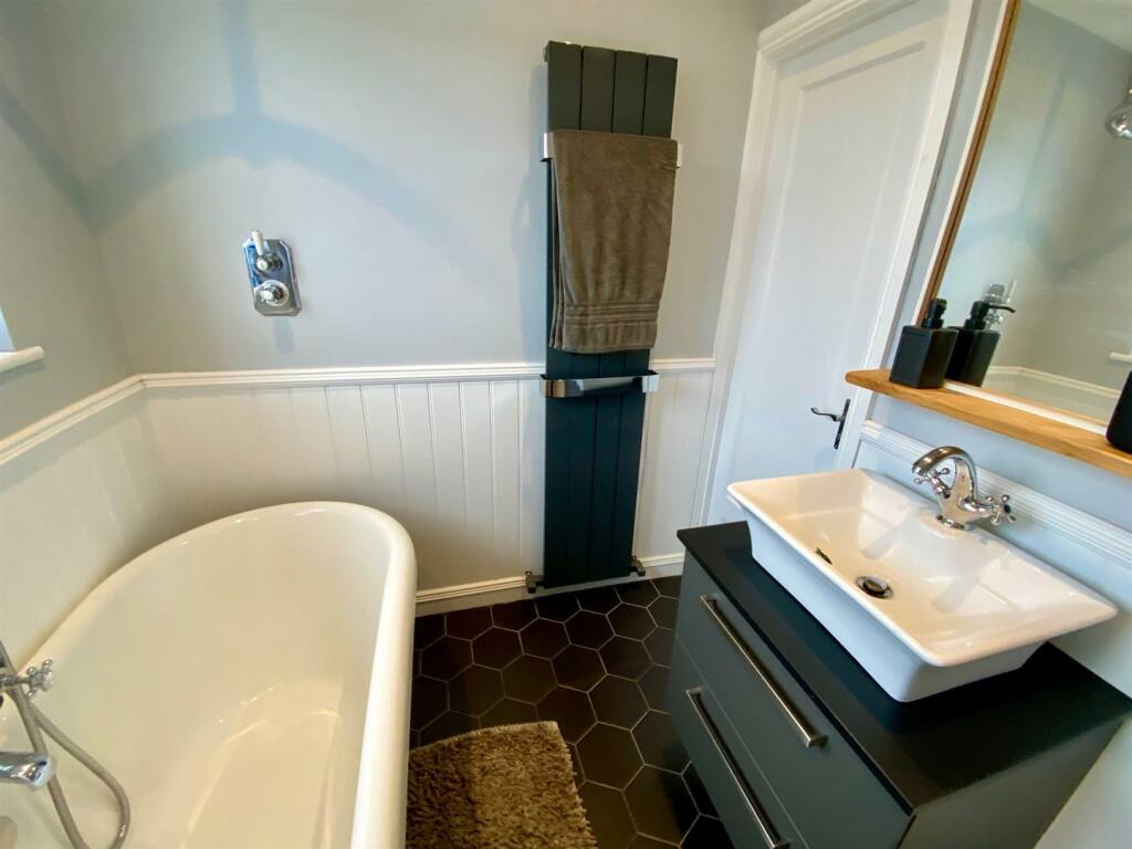 portal drive 23 bathroom 1.jpg