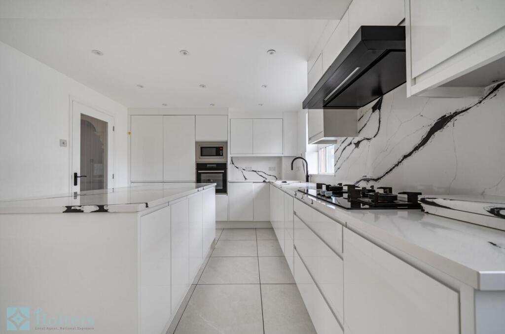 Kitchen 2.jpg