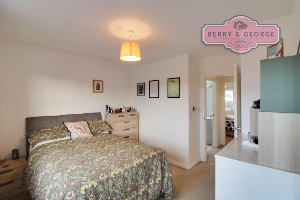 MAIN BEDROOM