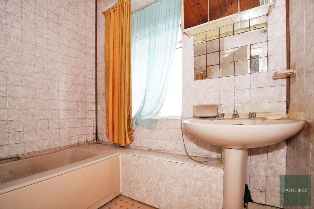 First Floor Bathroom/WC