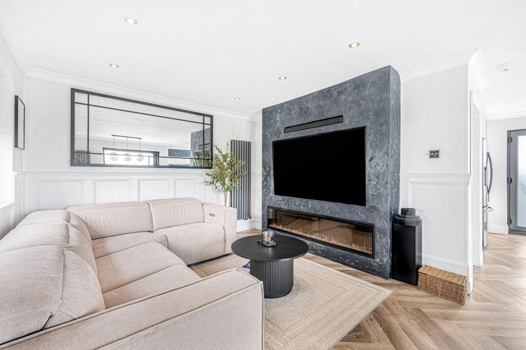 Lounge/Dining Room
