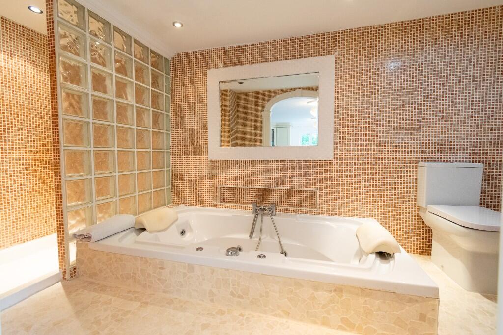 Ensuite