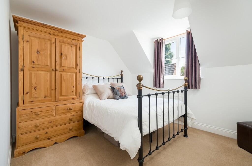 1440px-Brambles-2...