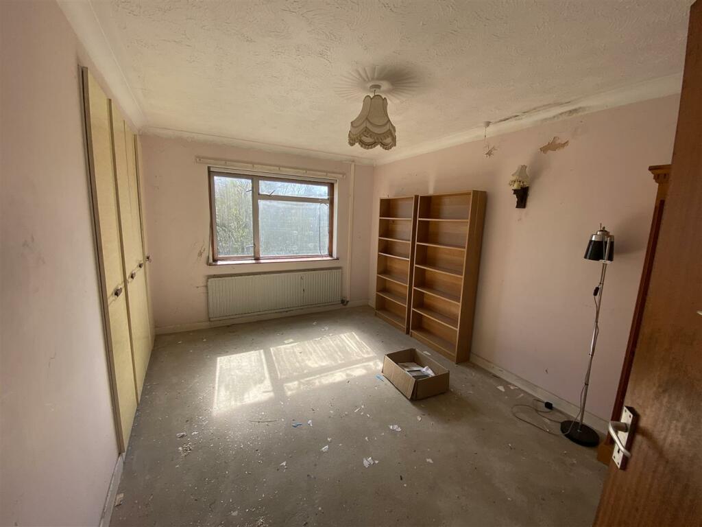 FRONT BEDROOM 1