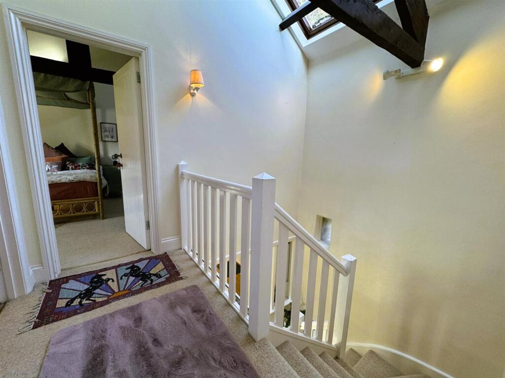 FIRST FLOOR LANDING