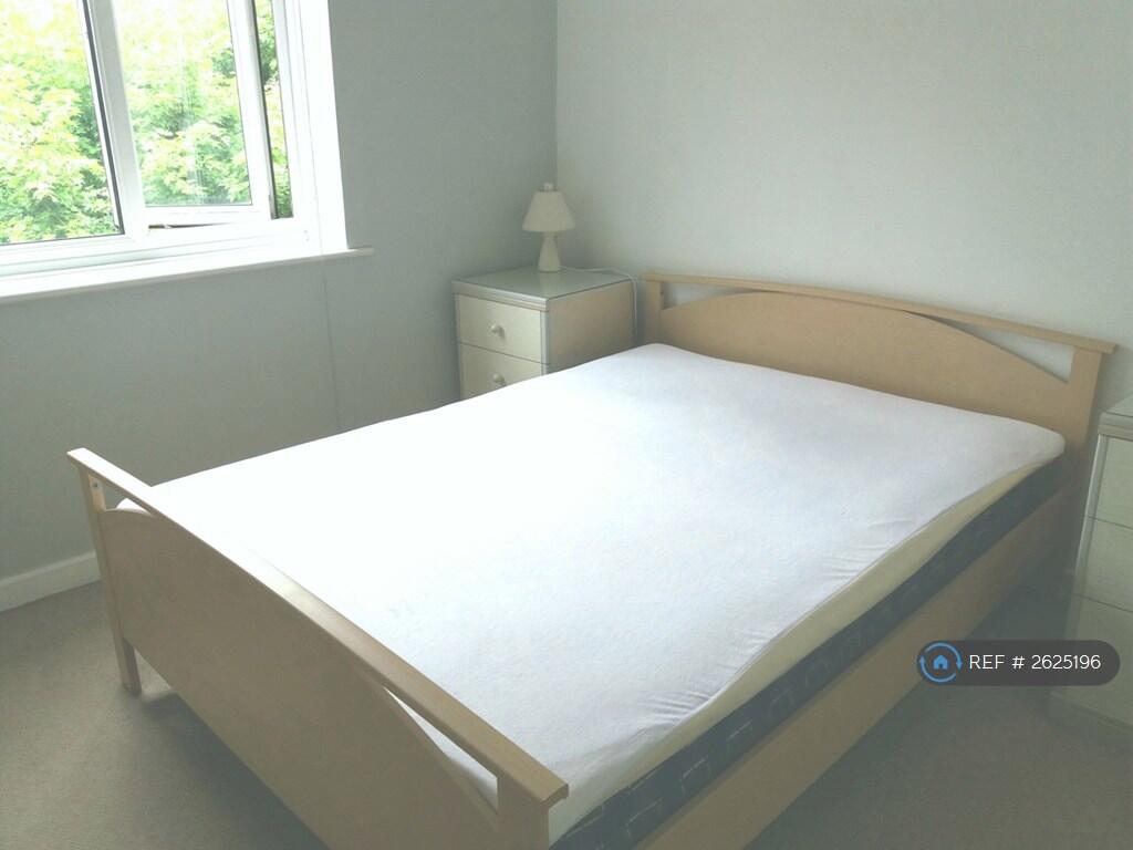 Bedroom With View Over Communal Gardens