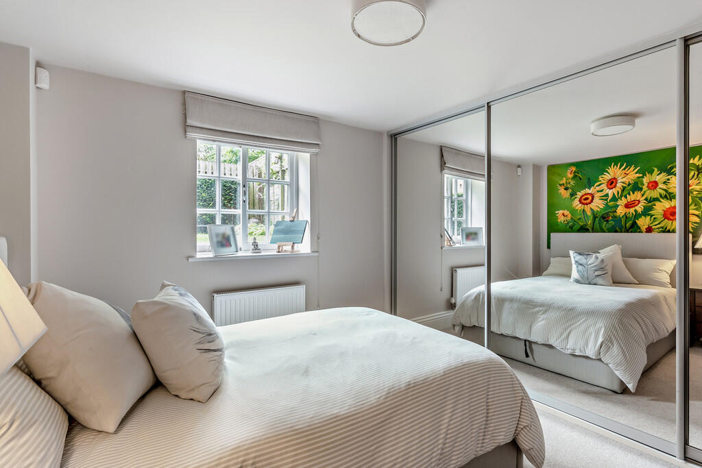 8657811-interior1...