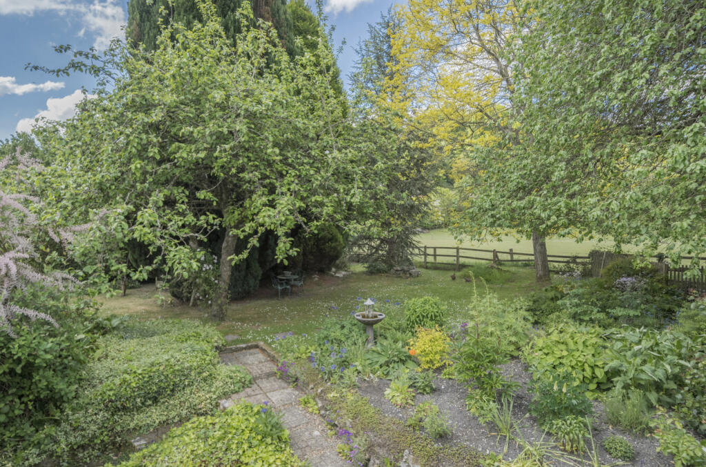 27-68233b0d8455d-...