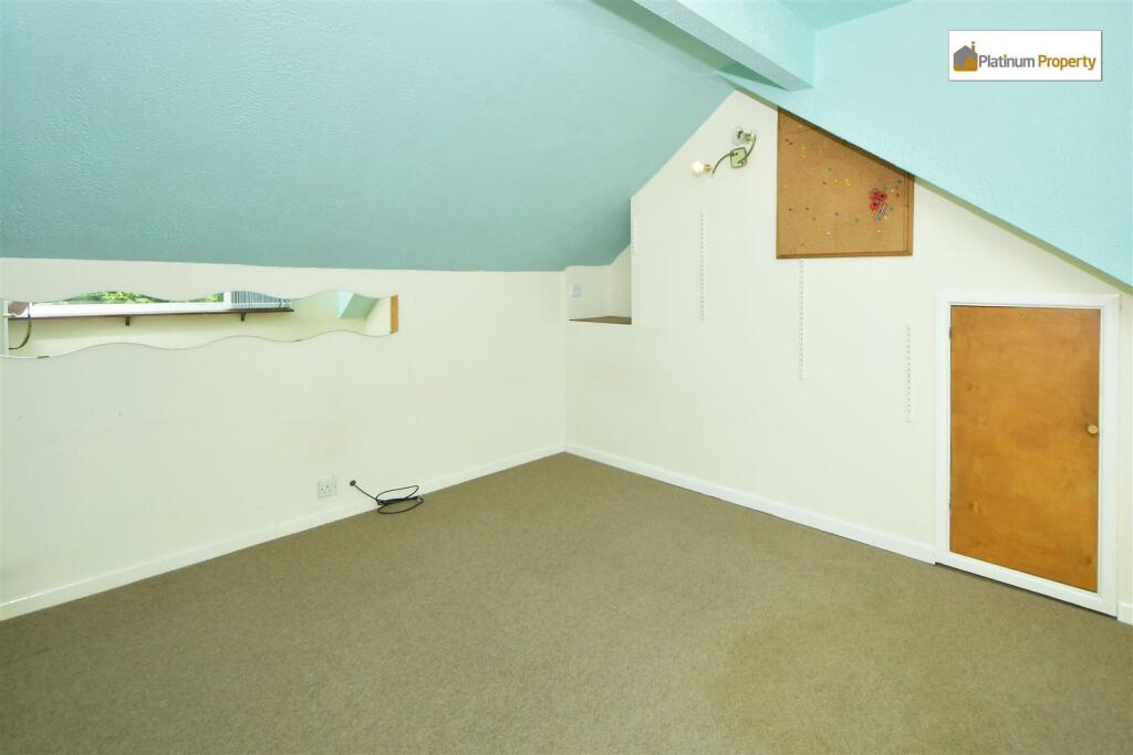 LOFT ROOM