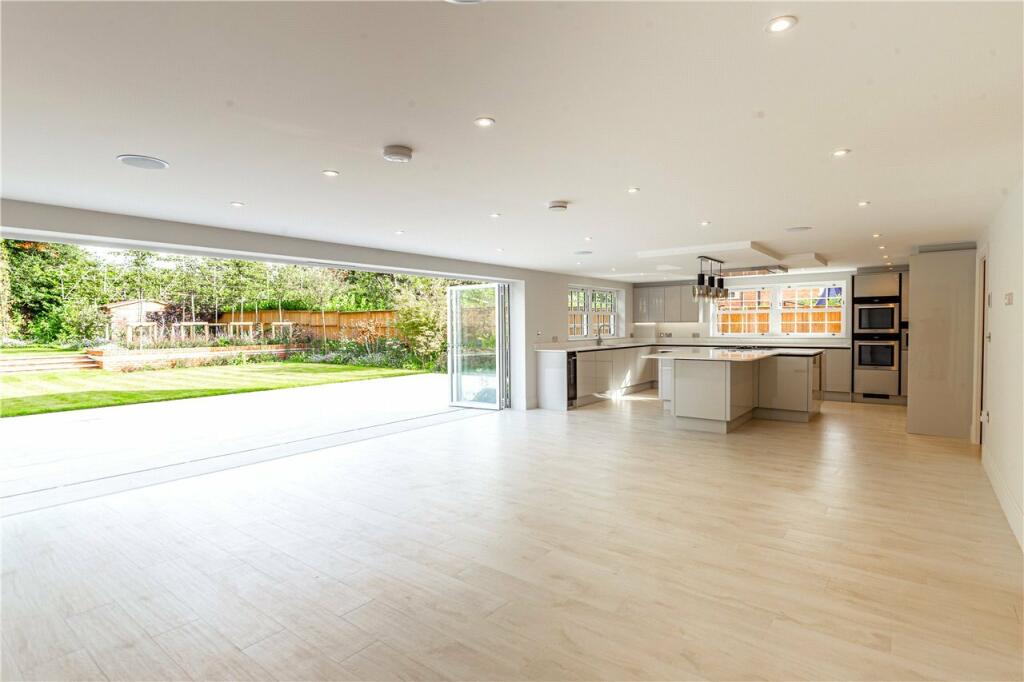 Kitchen/Dining Area