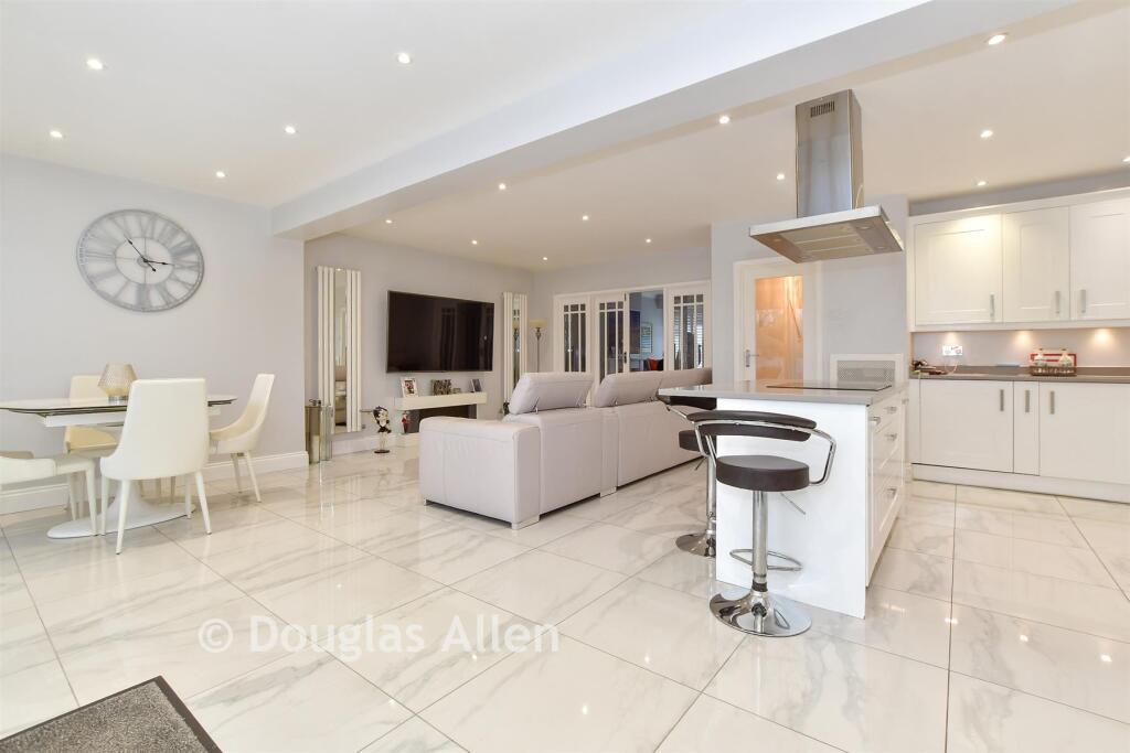Kitchen/Diner/Lounge