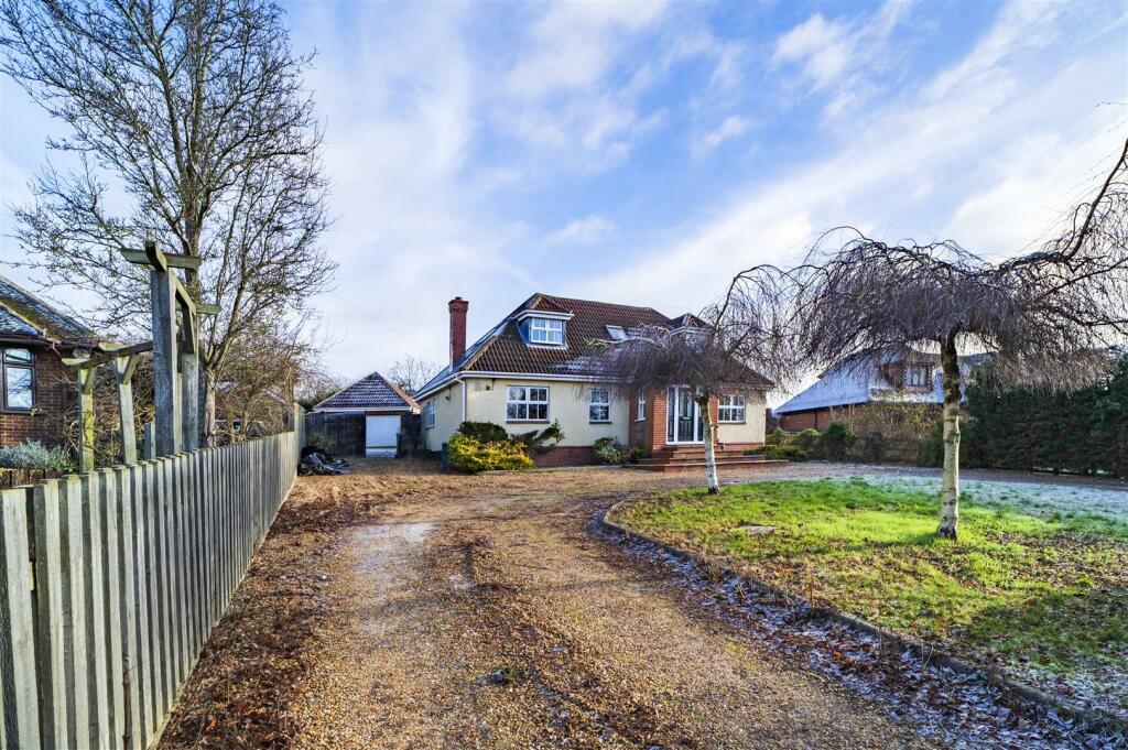 74 Hookhams Lane-outside front-52.jpg