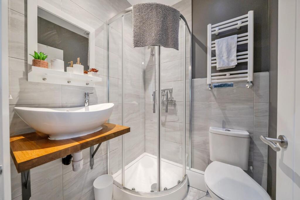 anex shower room.jpg