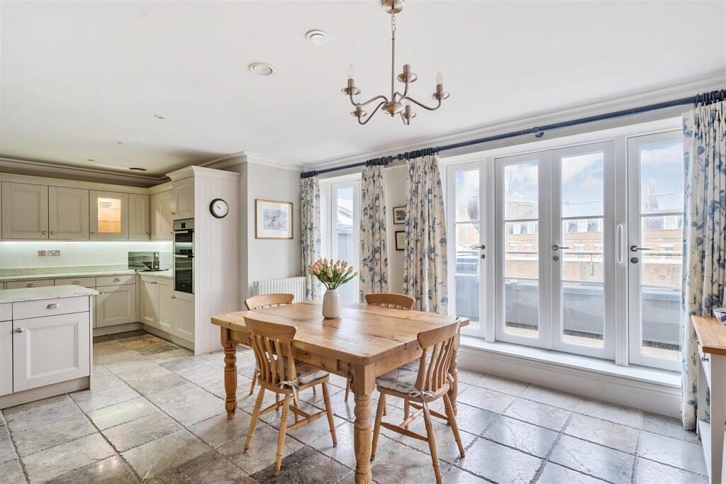 Breakfast room