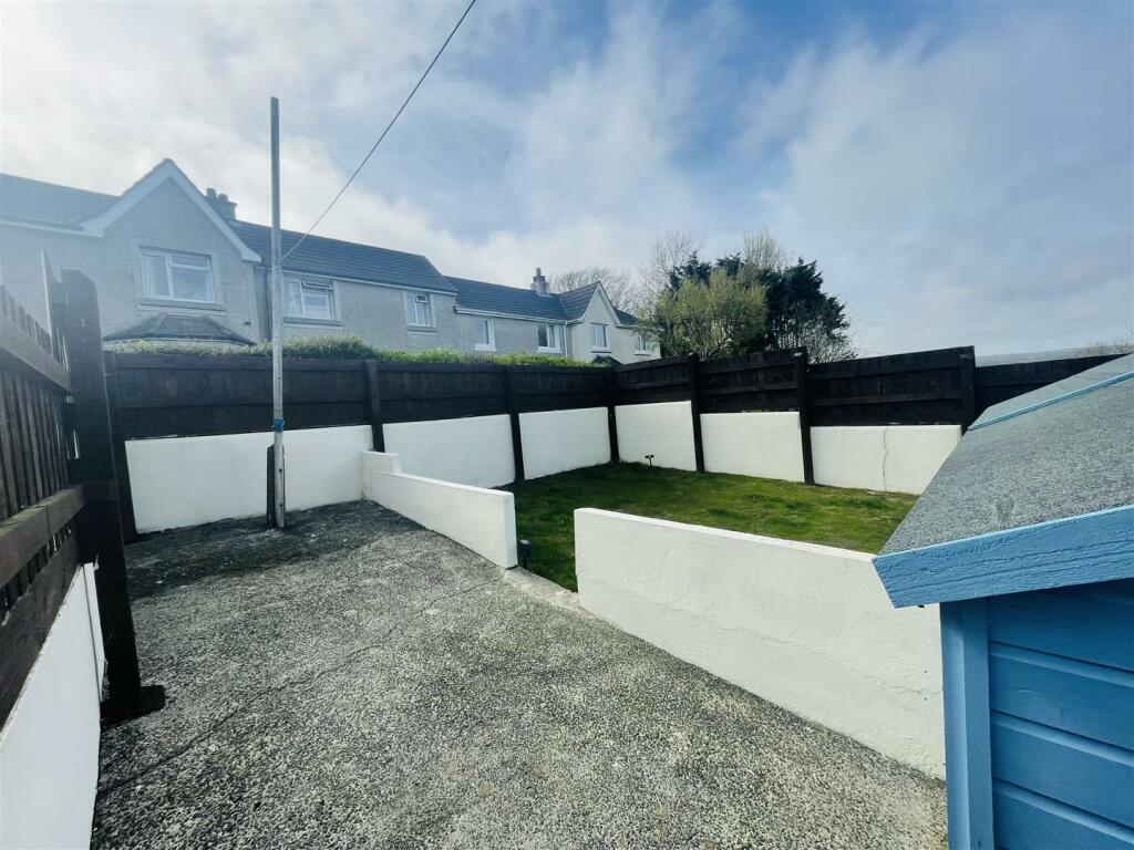 Gardens &amp; Sea Views