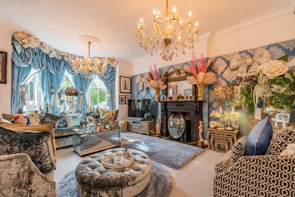 8479735-interior1...