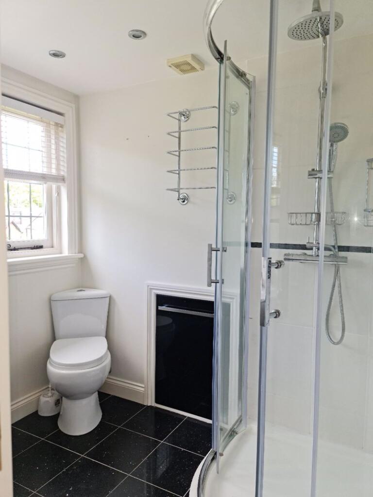 En-suite off loft bedroom 