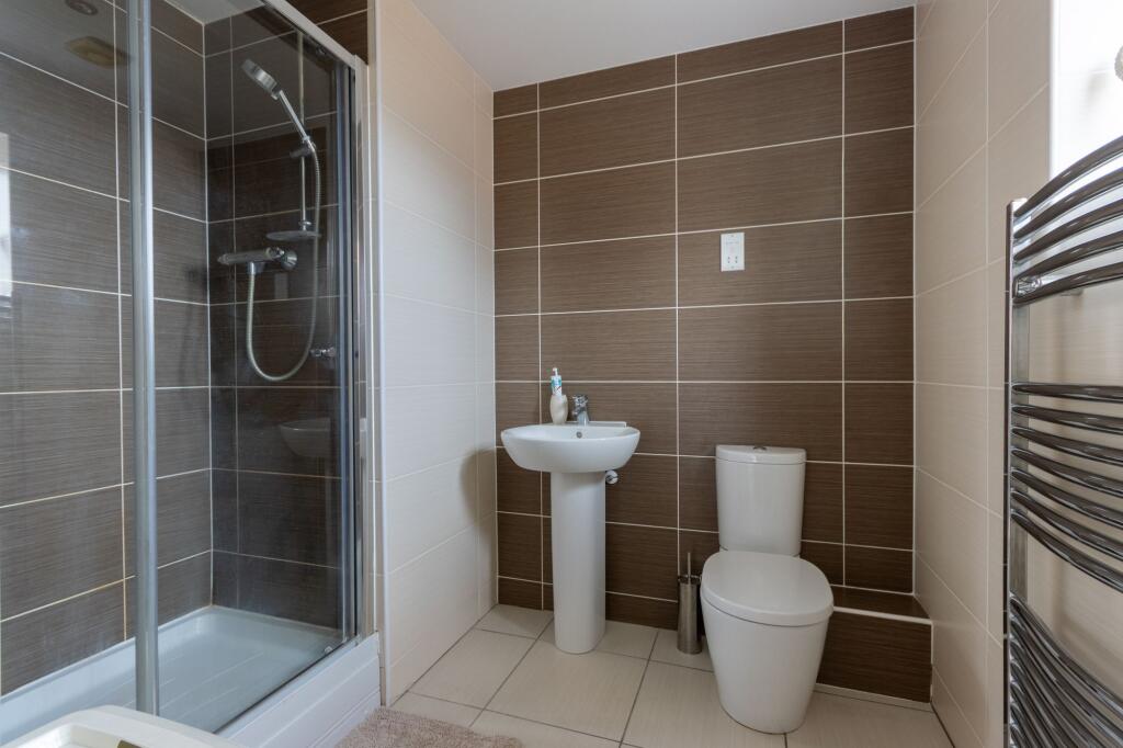 Main Bedroom Ensuite