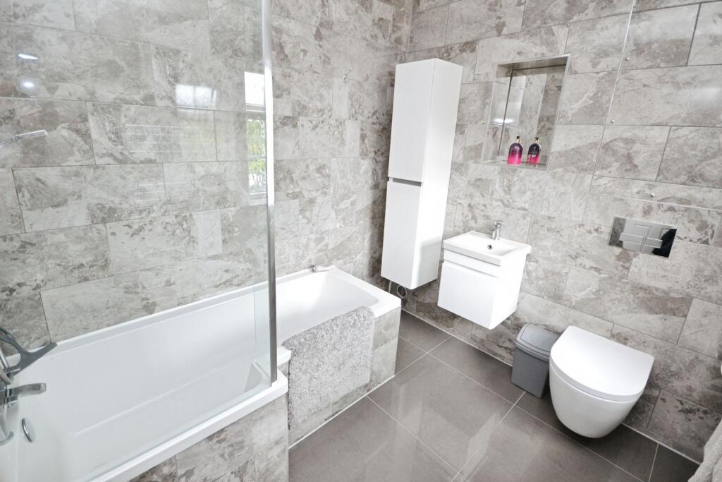 En-Suite Bathroom