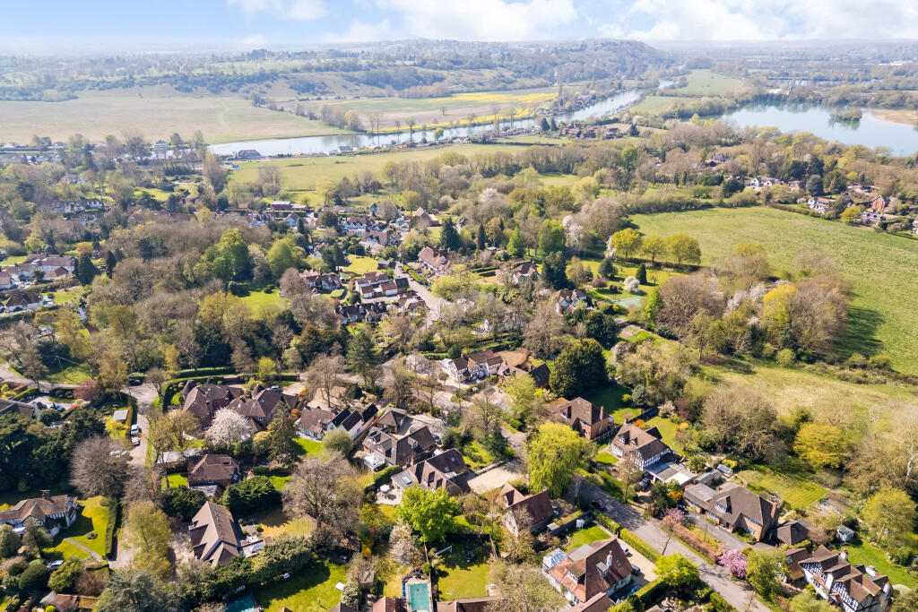 Situation with River Thames