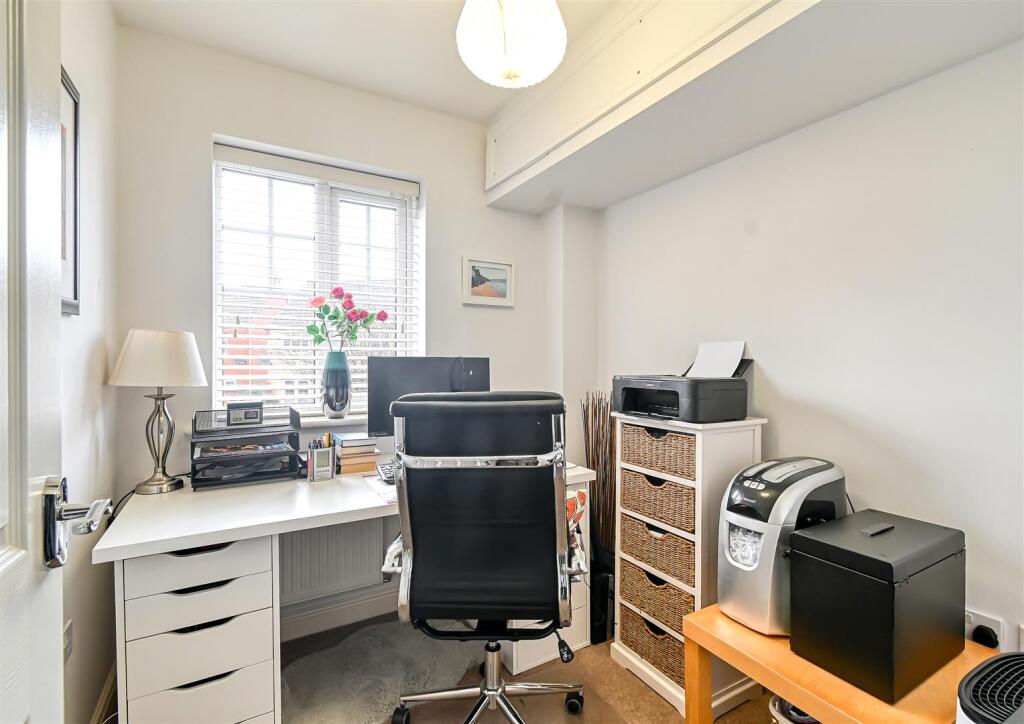 13 Hazledine Way-07.jpg