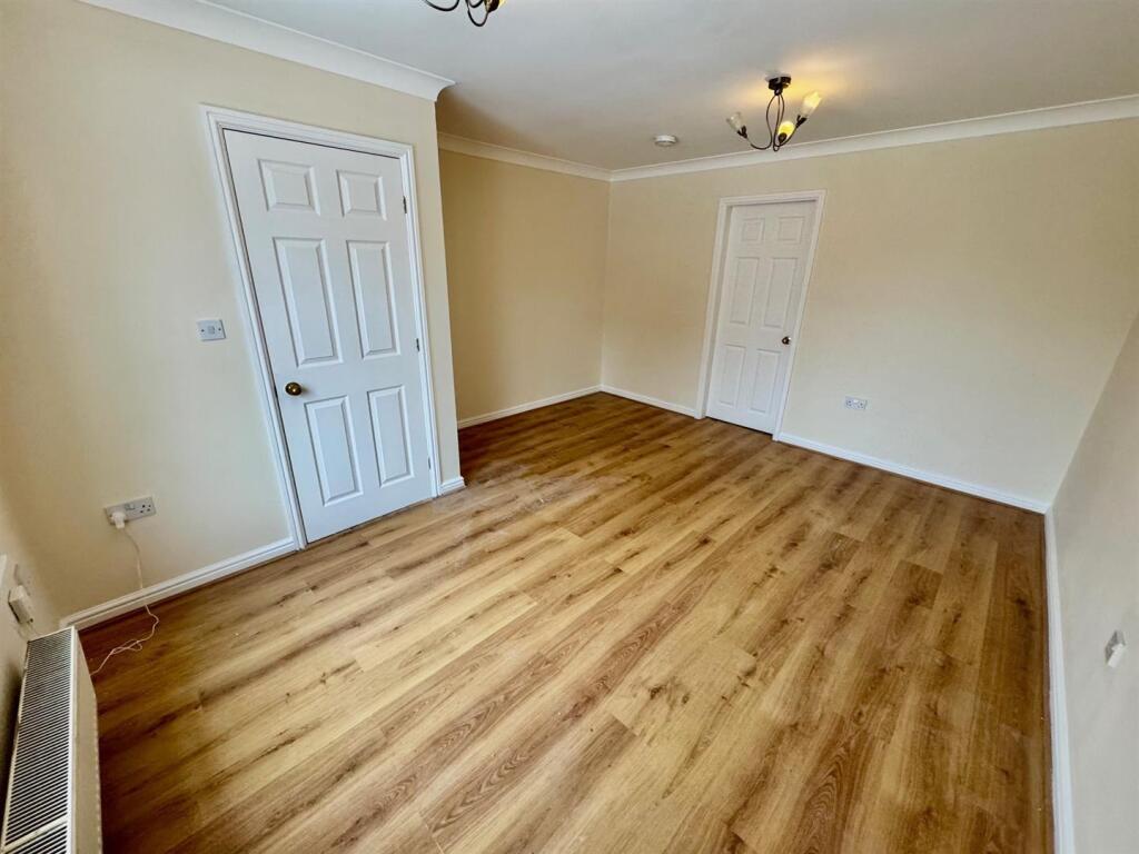 Lounge 2.jpg