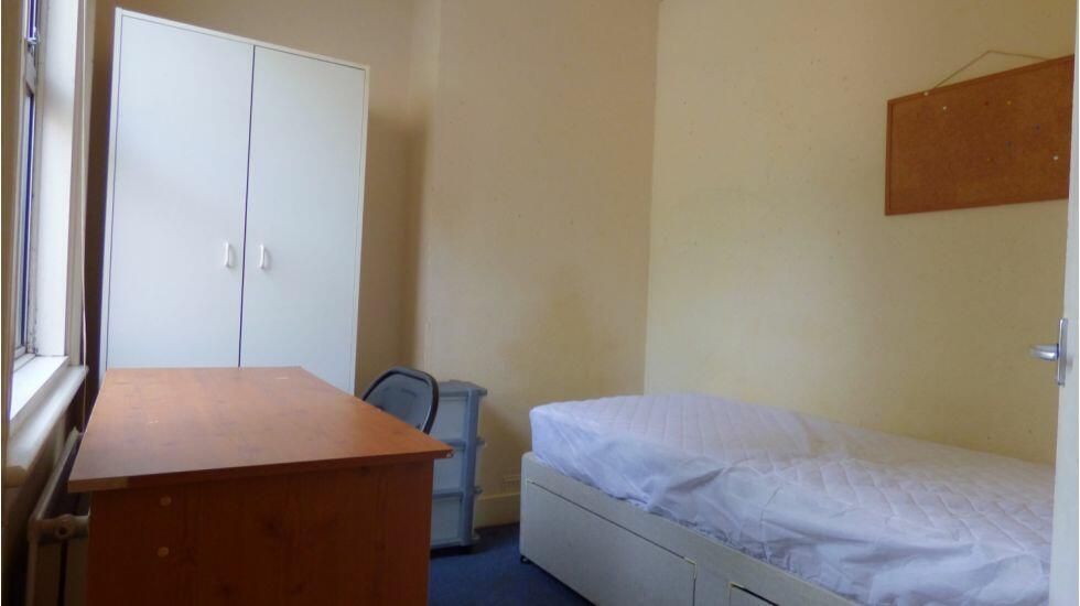 Middle Bedroom