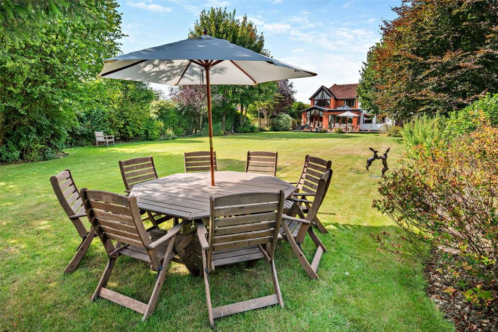 Alfresco Dining