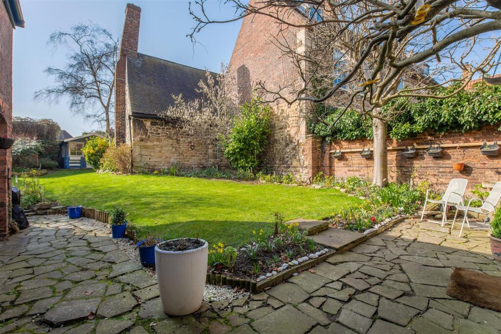Garden_2.jpg
