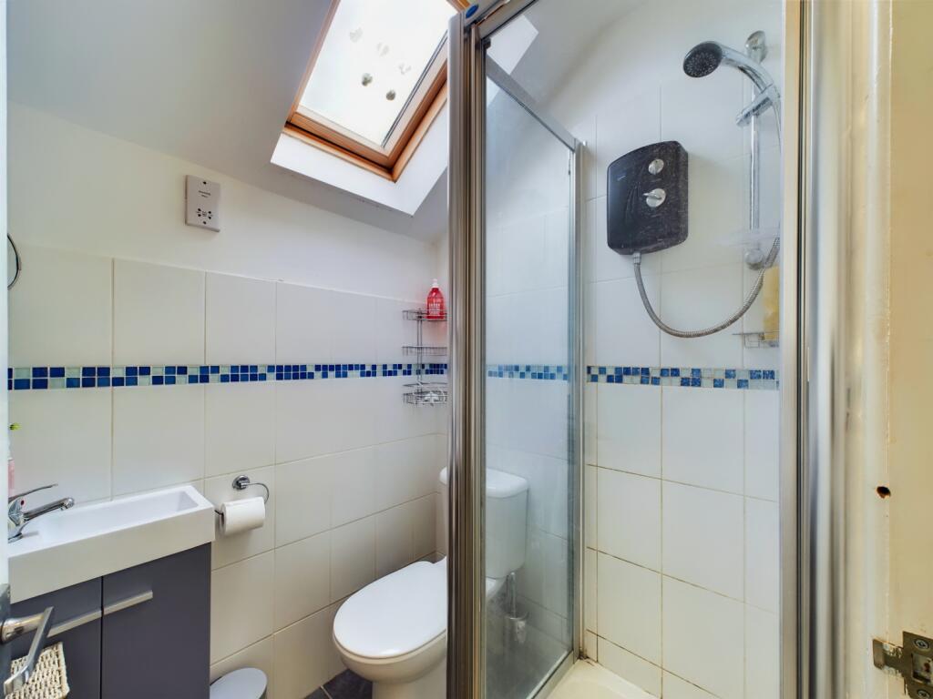 CAM02023G0-PR0112-STILL009