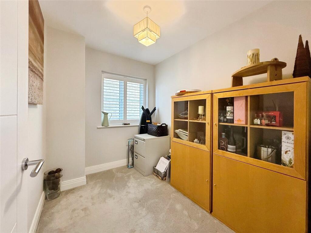 Study/5th Bedroom