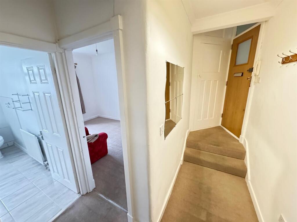 Hallway.jpg