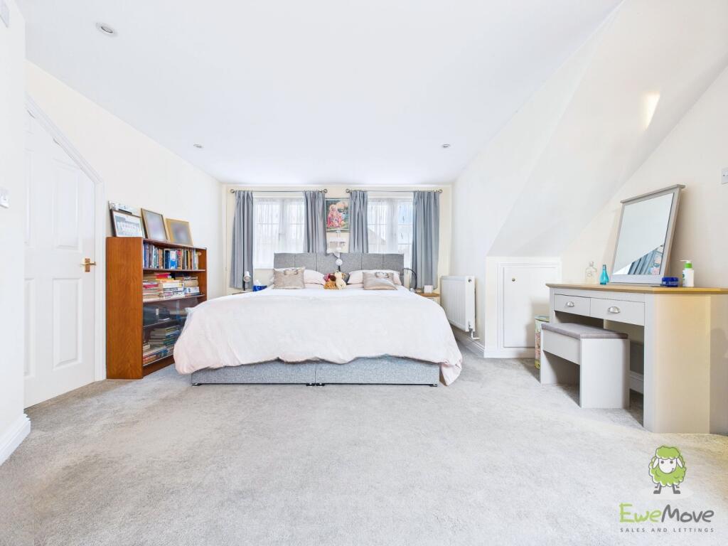 CAM01543G0-PR0169-STILL063