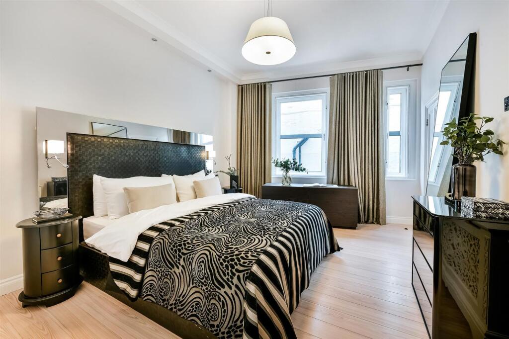 Knightsbridge Luxury  Flat 30, Wellington Court (8).jpg