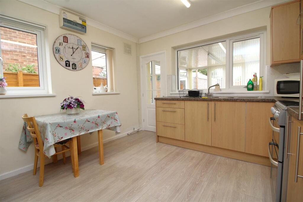 kitchen 2 .JPG