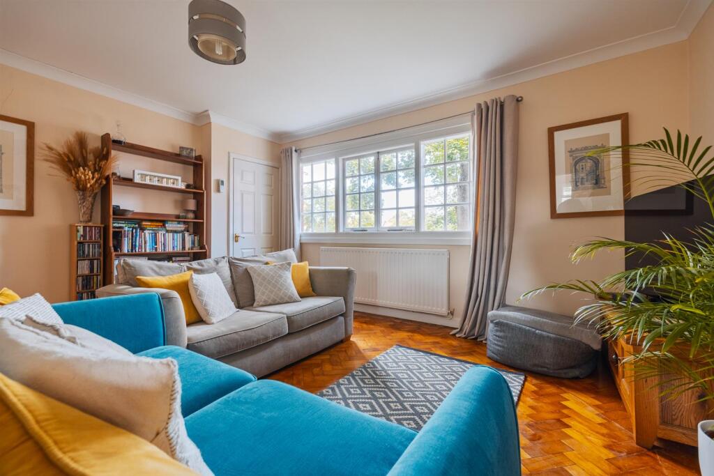 36 Circular Dr-3.jpg