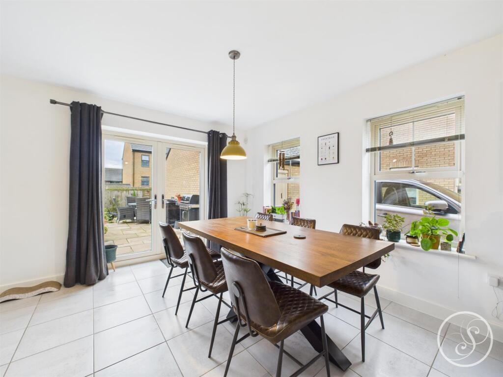 KITCHEN/DINER/SITTING AREA
