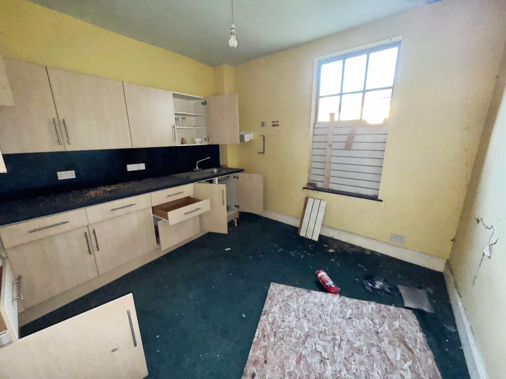 HIGH STREET RHYL13 T202509231723.jpg