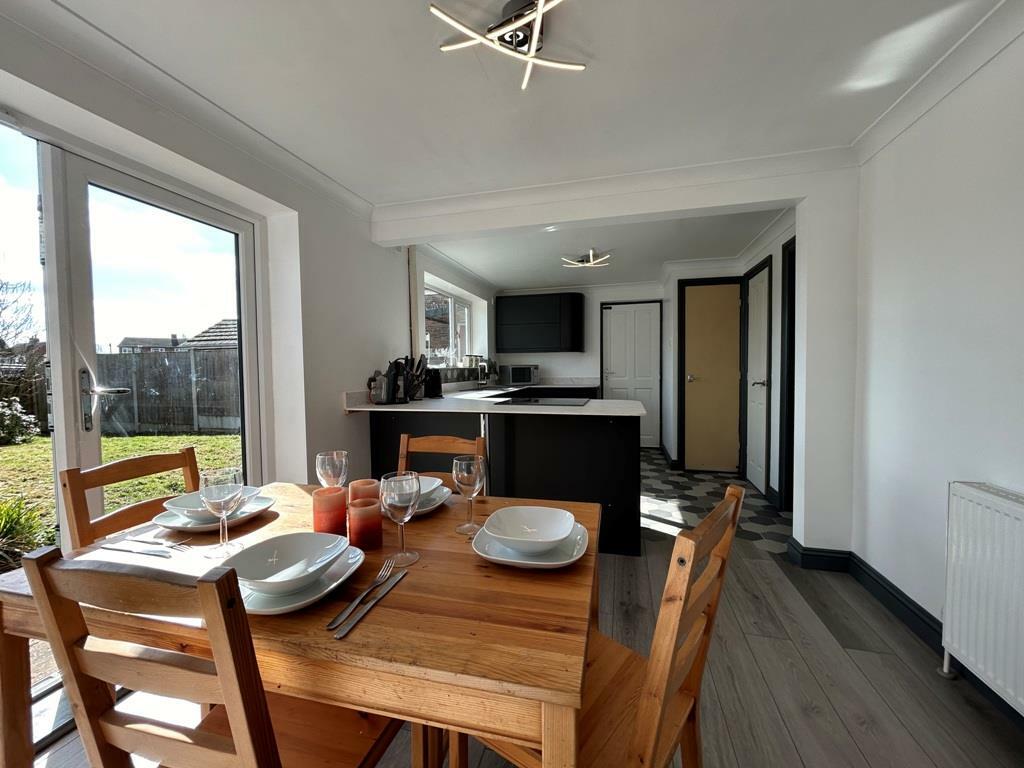 KITCHEN / DINING ROOM