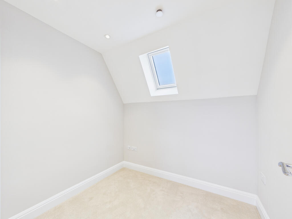 CAM01354G0-PR0620-STILL010