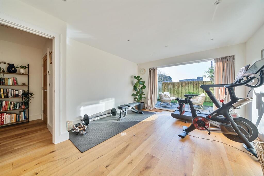 Cambric Chase Bed4Gym.jpg