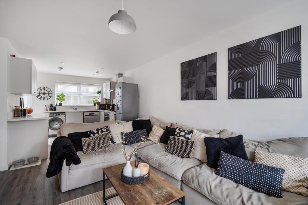 1369594-7-68f90c5d3c6a8