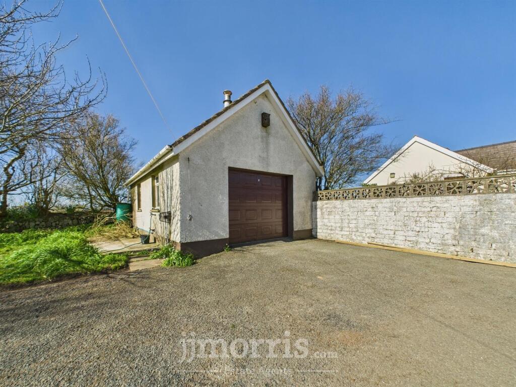 Detached Garage