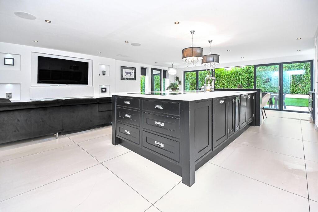 1 Woodstock Drive Open Plan Living (2).jpg