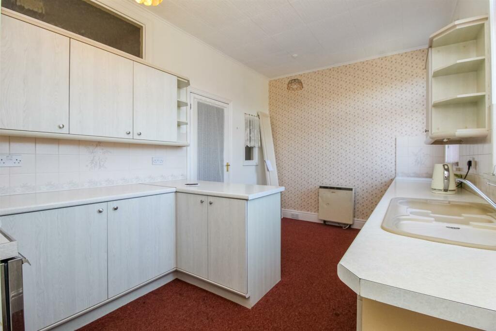 KITCHEN BREAKFAST ROOM