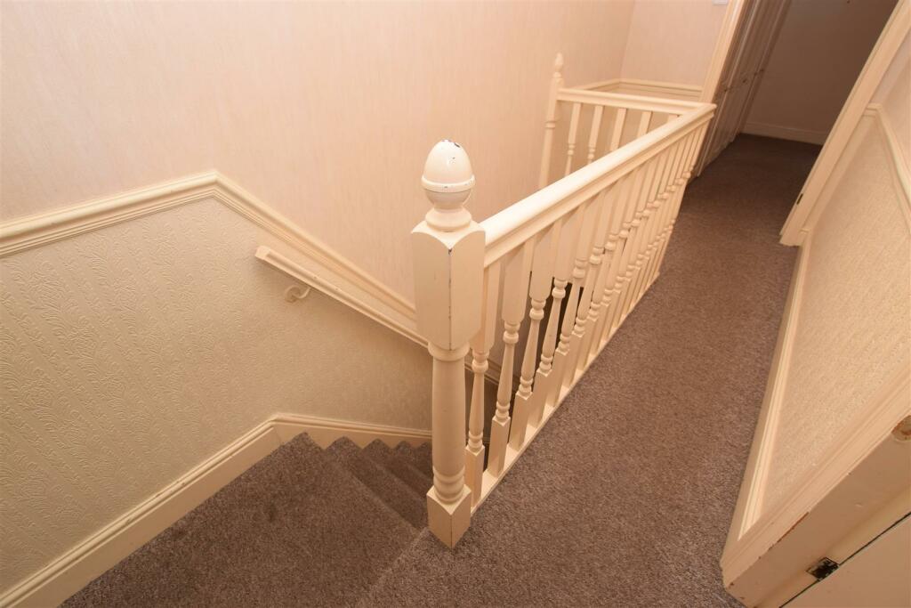 FIRST FLOOR LANDING